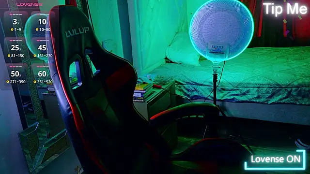 Snapshot of Rich_boy01 chatting on February 14, 6:15 pm Rich boy01 online show from February 14, 6:15 pm