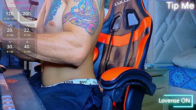 Snapshot of Rich_boy01 chatting on February 15, 10:06 pm Rich boy01 online show from February 15, 10:06 pm