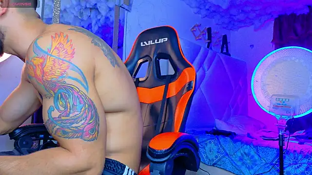 Snapshot of Rich_boy01 chatting on February 16, 11:56 pm Rich boy01 online show from February 16, 11:56 pm