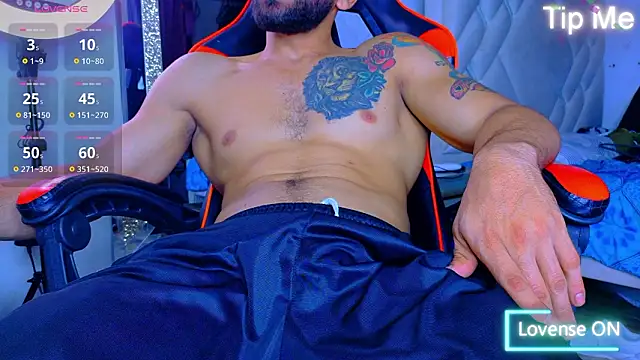 Snapshot of Rich_boy01 chatting on February 26, 2:10 am Rich boy01 online show from February 26, 2:10 am