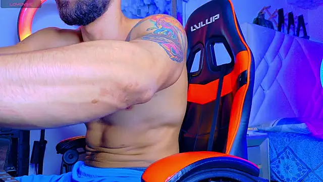 Snapshot of Rich_boy01 chatting on March 1, 3:19 am Rich boy01 online show from March 1, 3:19 am