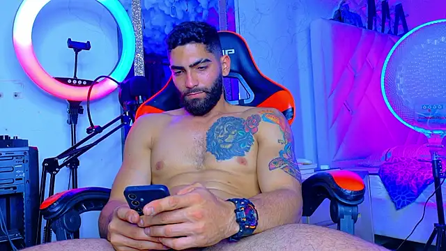 Snapshot of Rich_boy01 chatting on March 13, 1:45 am Rich boy01 online show from March 13, 1:45 am