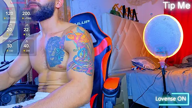 Snapshot of Rich_boy01 chatting on March 22, 8:45 pm Rich boy01 online show from March 22, 8:45 pm