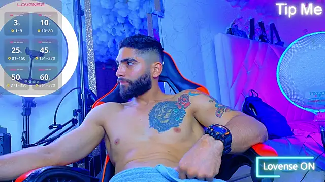 Snapshot of Rich_boy01 chatting on March 28, 11:26 pm Rich boy01 online show from March 28, 11:26 pm