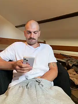 Snapshot of Greyoff chatting on June 4, 1:06 pm Greyoff online show from June 4, 1:06 pm