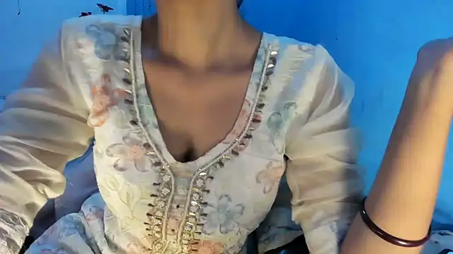 aarjulove online show from December 4, 9:40 am