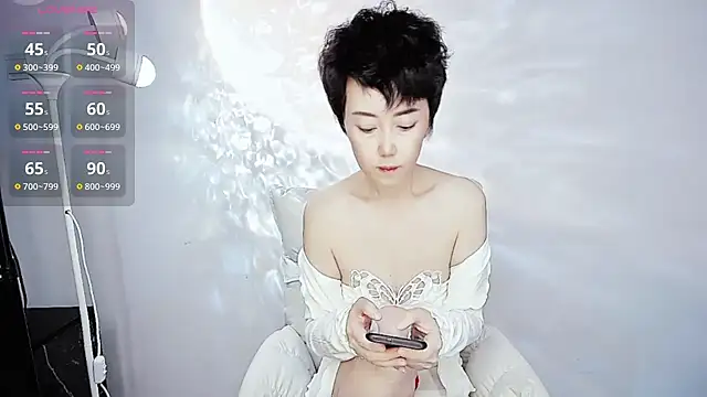 9ering-Er online show from October 31, 9:05 pm