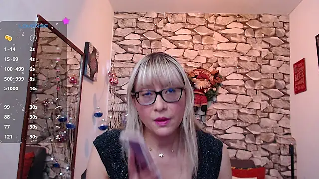 Snapshot of JessicaMuse chatting on December 23, 4:39 pm JessicaMuse online show from December 23, 4:39 pm