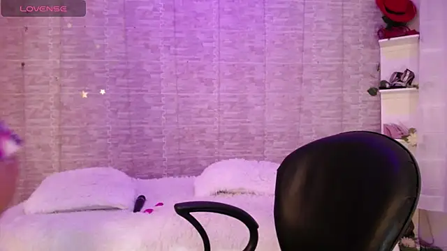 Snapshot of JessicaMuse chatting on October 3, 8:06 pm JessicaMuse online show from October 3, 8:06 pm