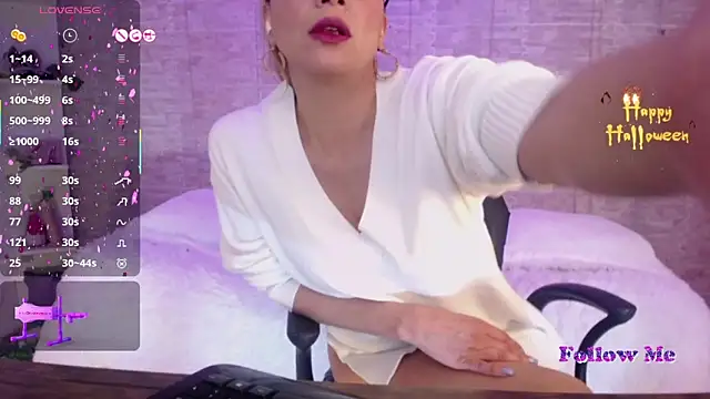 Snapshot of JessicaMuse chatting on October 19, 1:12 pm JessicaMuse online show from October 19, 1:12 pm