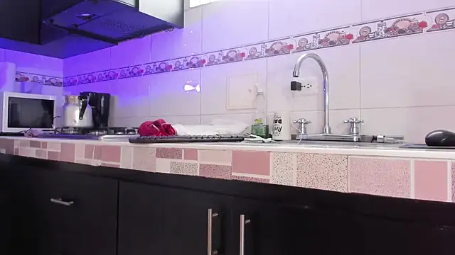 Emma-evans online show from March 20, 5:04 pm