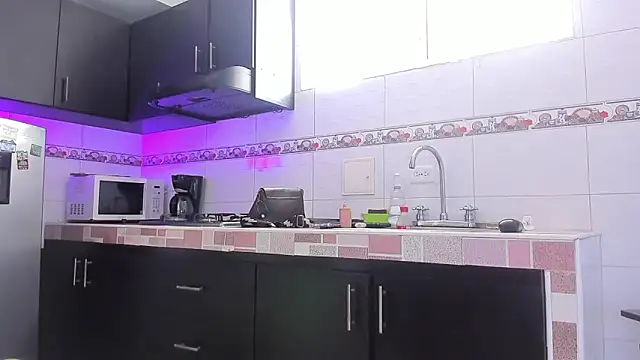 Emma-evans online show from November 20, 2:17 pm