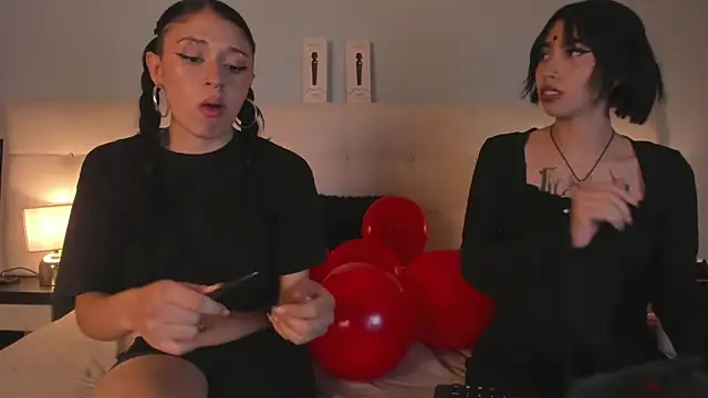 Snapshot of Zowi_Hottiee chatting on February 13, 5:16 am Zowi Hottiee online show from February 13, 5:16 am