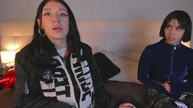 Snapshot of Zowi_Hottiee chatting on February 19, 2:55 am Zowi Hottiee online show from February 19, 2:55 am