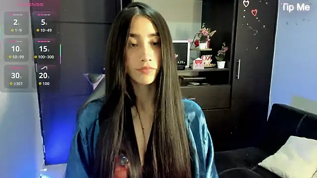 Snapshot of Emilytafur chatting on June 22, 11:35 pm Emilytafur online show from June 22, 11:35 pm