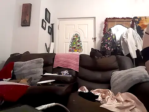 Snapshot of fantasymade69 chatting on December 8, 8:41 am fantasymade69 online show from December 8, 8:41 am