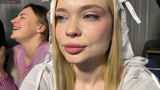 Snapshot of dollfromvenus chatting on February 15, 11:23 pm dollfromvenus online show from February 15, 11:23 pm