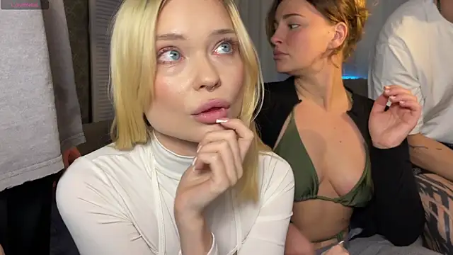 Snapshot of dollfromvenus chatting on March 2, 12:34 pm dollfromvenus online show from March 2, 12:34 pm