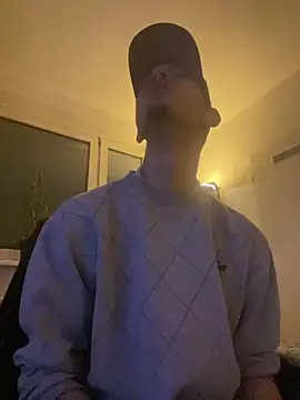 Snapshot of big_cock_is_back chatting on December 18, 5:10 pm big cock is back online show from December 18, 5:10 pm