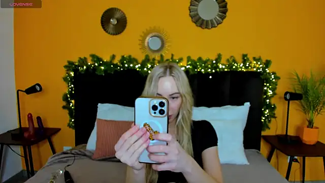 Diana Garrett online show from December 14, 8:45 am