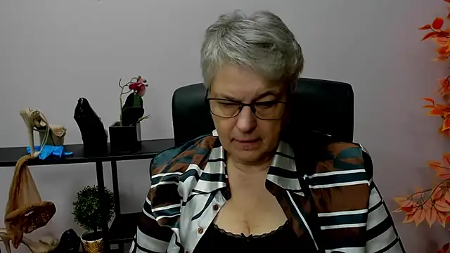 IrisDream online show from December 17, 7:18 am