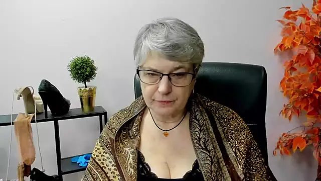 IrisDream online show from February 11, 10:37 am