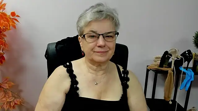 Snapshot of IrisDream chatting on October 8, 6:22 am IrisDream online show from October 8, 6:22 am