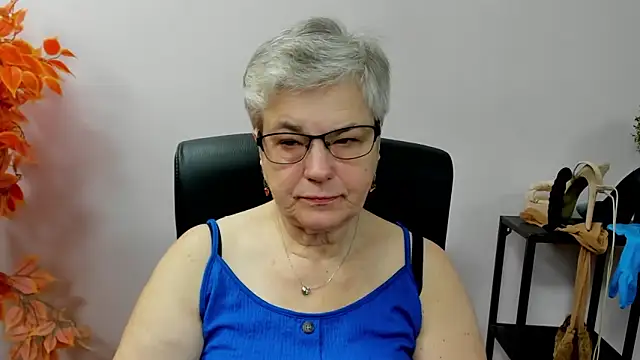 Snapshot of IrisDream chatting on October 13, 6:24 am IrisDream online show from October 13, 6:24 am