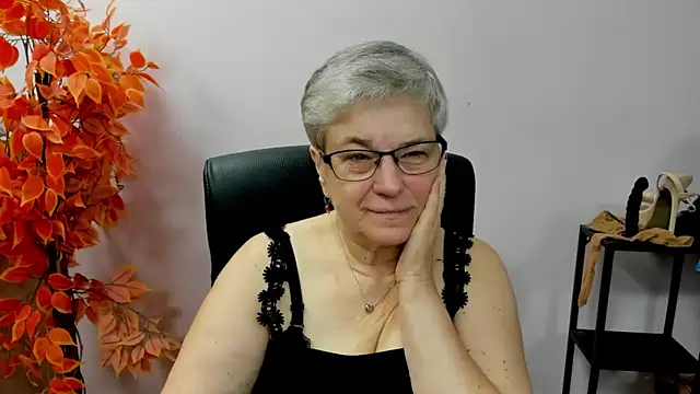 Snapshot of IrisDream chatting on October 15, 6:35 am IrisDream online show from October 15, 6:35 am