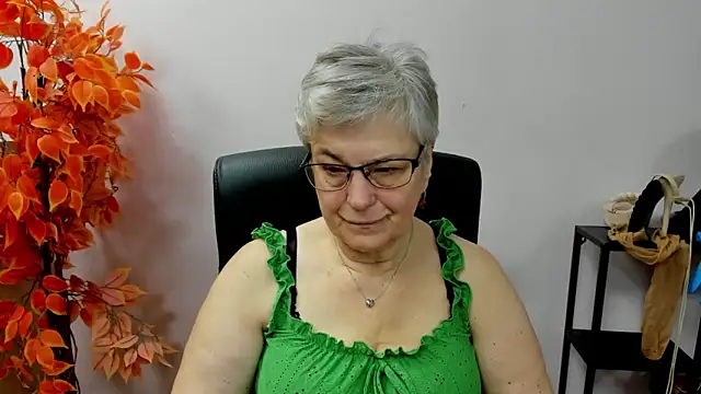 Snapshot of IrisDream chatting on October 17, 6:49 am IrisDream online show from October 17, 6:49 am