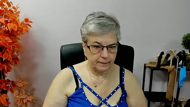 Snapshot of IrisDream chatting on October 21, 6:14 am IrisDream online show from October 21, 6:14 am