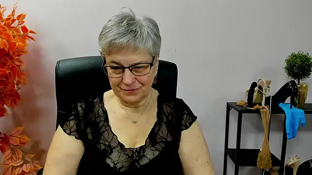 Snapshot of IrisDream chatting on October 31, 7:20 am IrisDream online show from October 31, 7:20 am