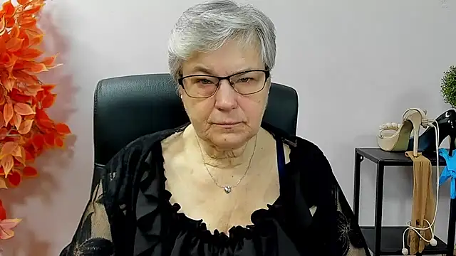 Snapshot of IrisDream chatting on November 27, 7:21 am IrisDream online show from November 27, 7:21 am