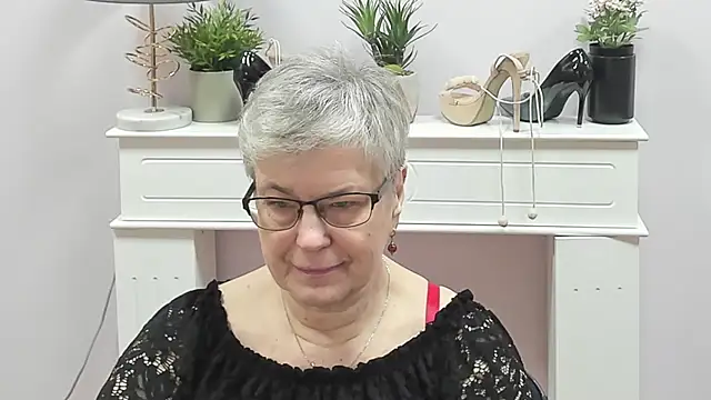 Snapshot of IrisDream chatting on February 23, 7:06 am IrisDream online show from February 23, 7:06 am