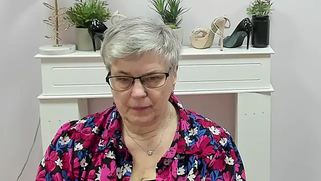 Snapshot of IrisDream chatting on March 9, 7:01 am IrisDream online show from March 9, 7:01 am