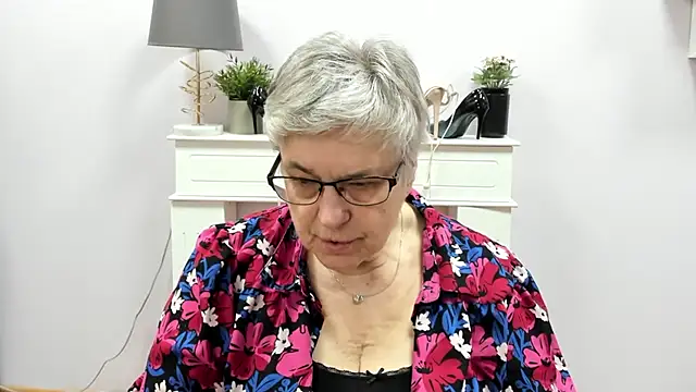 Snapshot of IrisDream chatting on March 25, 7:03 am IrisDream online show from March 25, 7:03 am