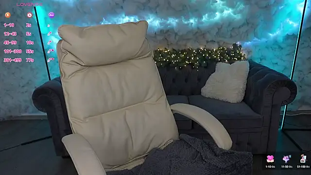Snapshot of SilverrMoon chatting on December 17, 11:05 pm SilverrMoon online show from December 17, 11:05 pm