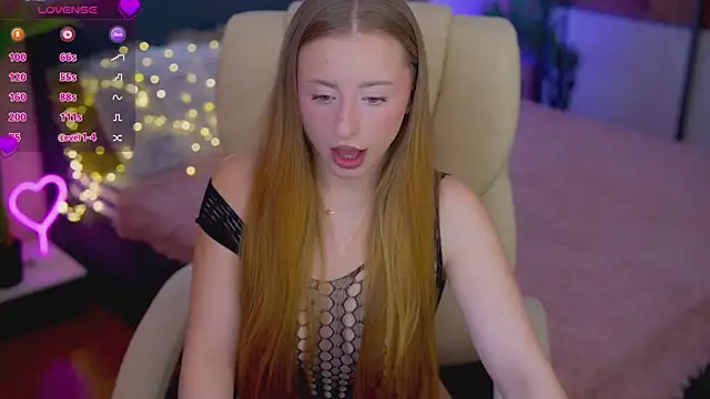 SilverrMoon online show from October 31, 6:47 am