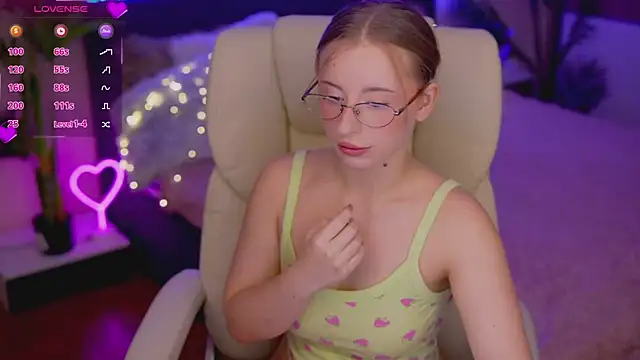 SilverrMoon online show from November 29, 1:58 pm