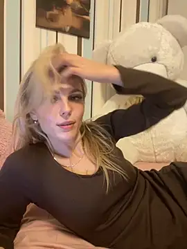 Snapshot of Liya_my chatting on October 13, 6:19 pm Liya my online show from October 13, 6:19 pm