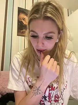 Snapshot of Liya_my chatting on December 3, 9:24 pm Liya my online show from December 3, 9:24 pm