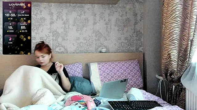 Snapshot of purebeautie13 chatting on December 19, 11:07 am purebeautie13 online show from December 19, 11:07 am