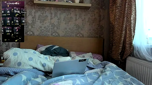 Snapshot of purebeautie13 chatting on December 21, 10:17 am purebeautie13 online show from December 21, 10:17 am