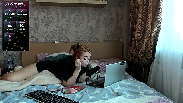 Snapshot of purebeautie13 chatting on December 25, 10:39 am purebeautie13 online show from December 25, 10:39 am