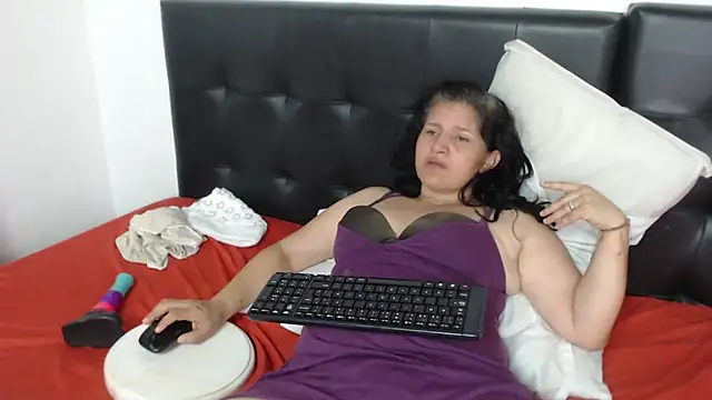 Angelinna Milf online show from December 5, 11:29 pm