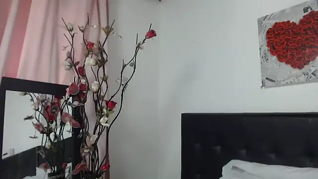 Angelinna Milf online show from December 14, 7:36 pm