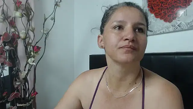 Angelinna Milf online show from December 15, 11:55 am