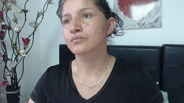 Angelinna Milf online show from January 2, 6:56 pm