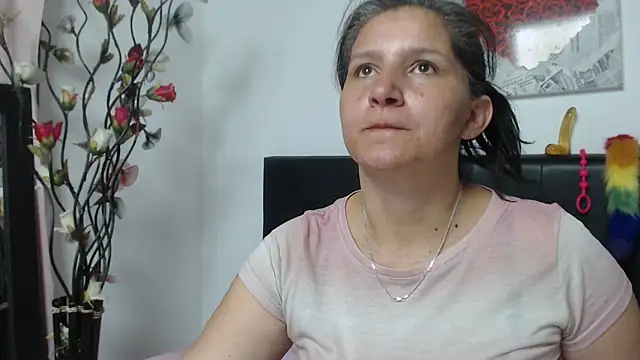 Angelinna Milf online show from January 14, 11:37 pm