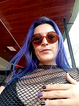 sophie banger online show from December 13, 8:04 pm